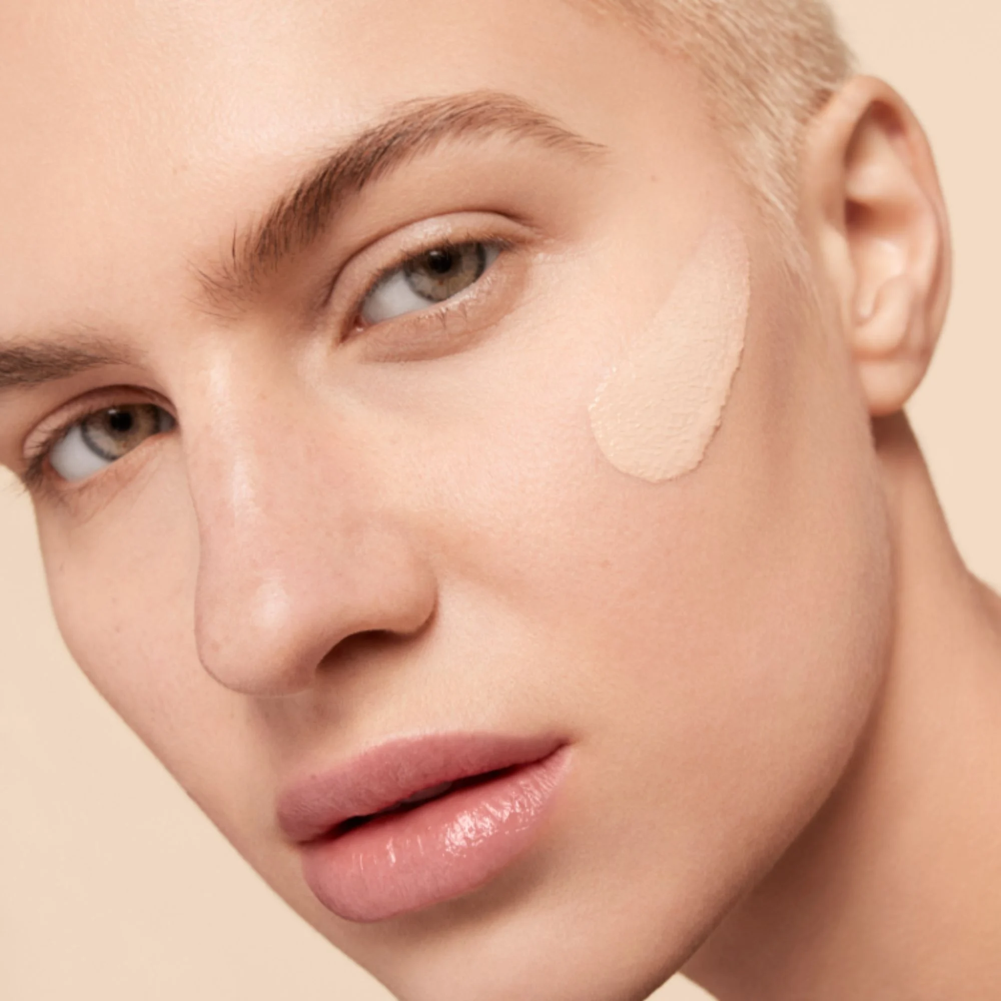 YVES SAINT LAURENT HIGH COVERAGE 24H* LUMINOUS MATTE FOUNDATION Lc6 7 YVES SAINT LAURENT HIGH COVERAGE 24H* LUMINOUS MATTE FOUNDATION Lc6