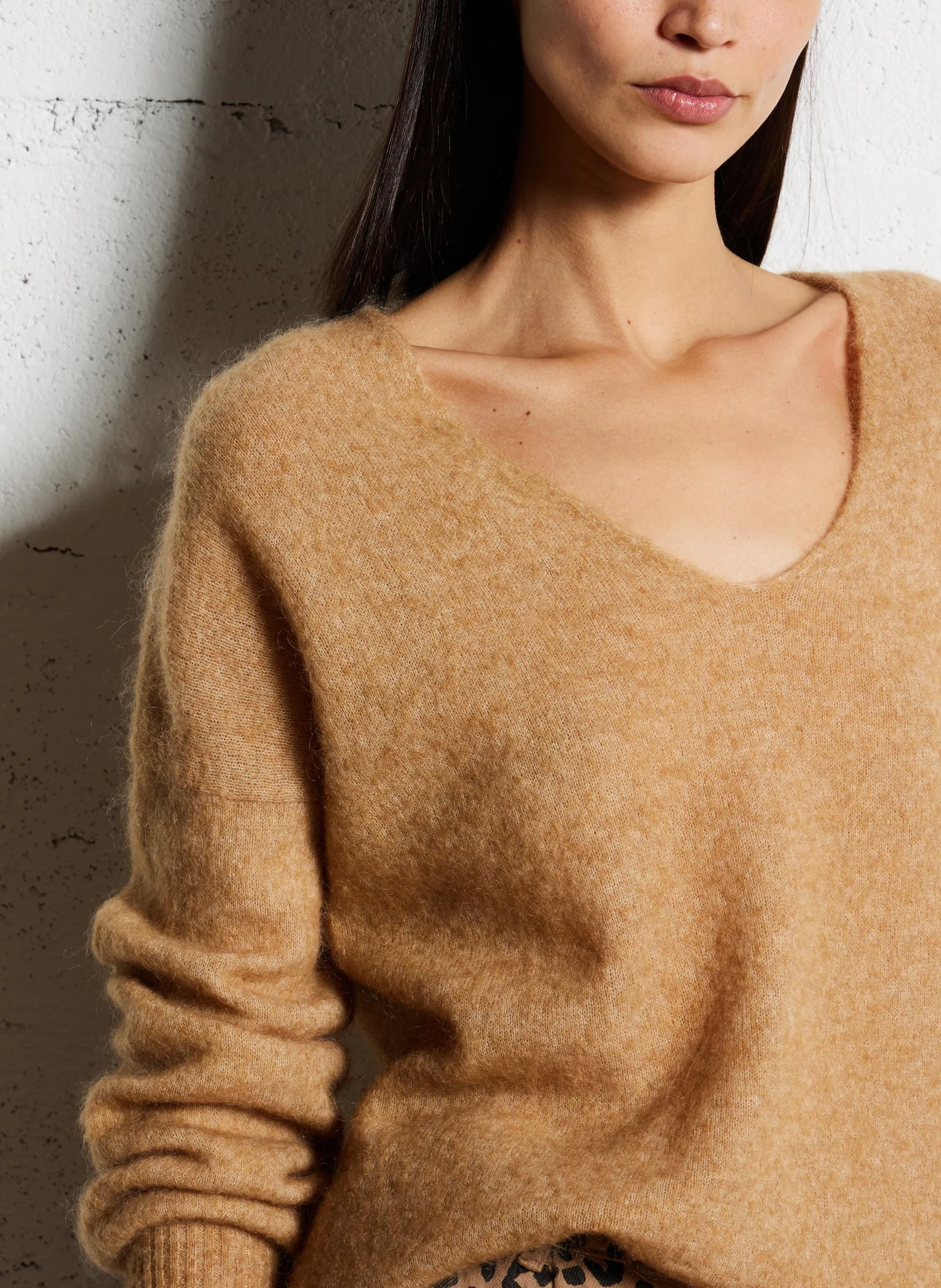 DES PETITS HAUTS Loose-fit wool-blend sweater with V-neck DONALD Brown 3 DES PETITS HAUTS Loose-fit wool-blend sweater with V-neck DONALD Brown