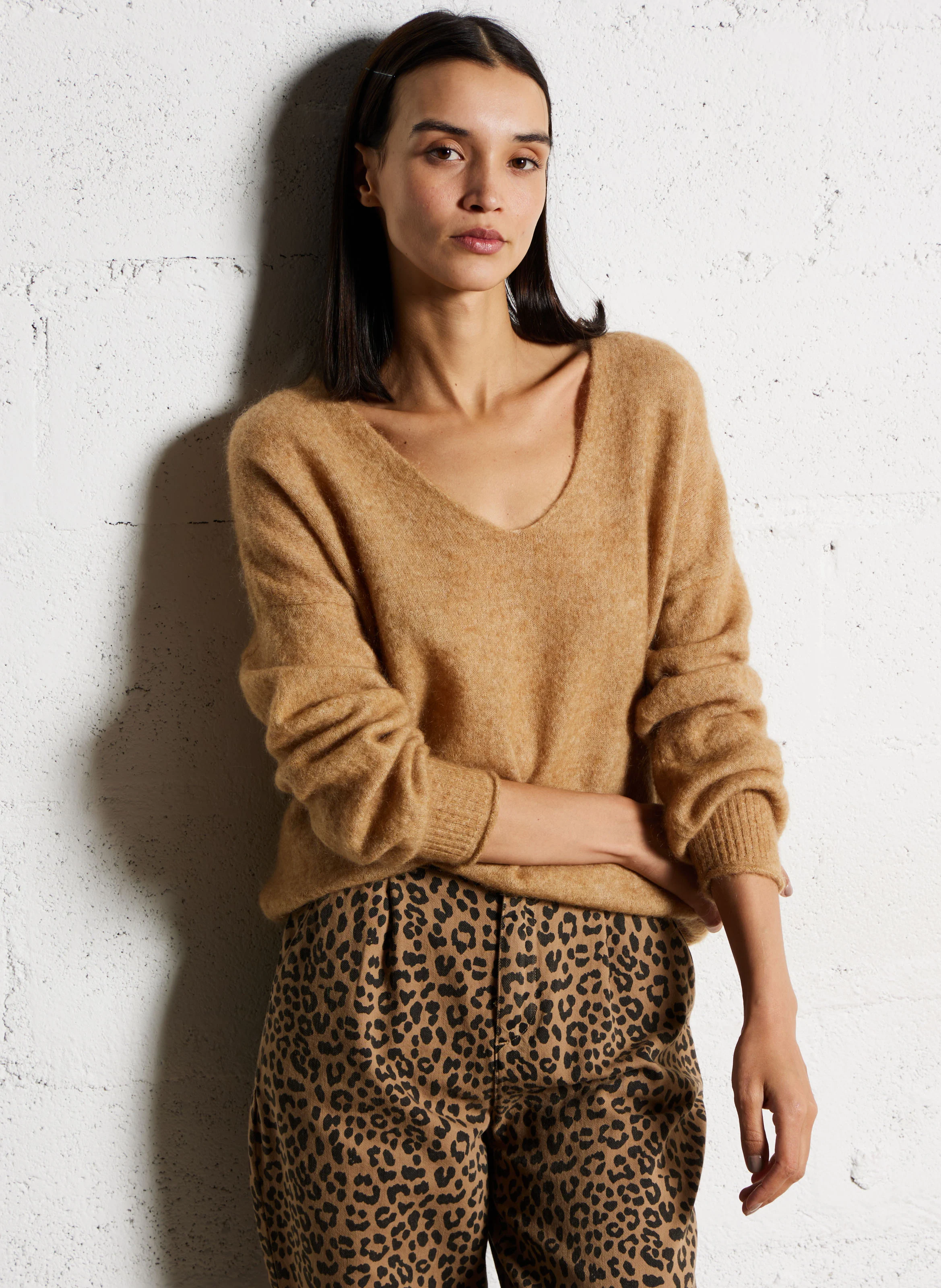 DES PETITS HAUTS Loose-fit wool-blend sweater with V-neck DONALD Brown 4 DES PETITS HAUTS Loose-fit wool-blend sweater with V-neck DONALD Brown