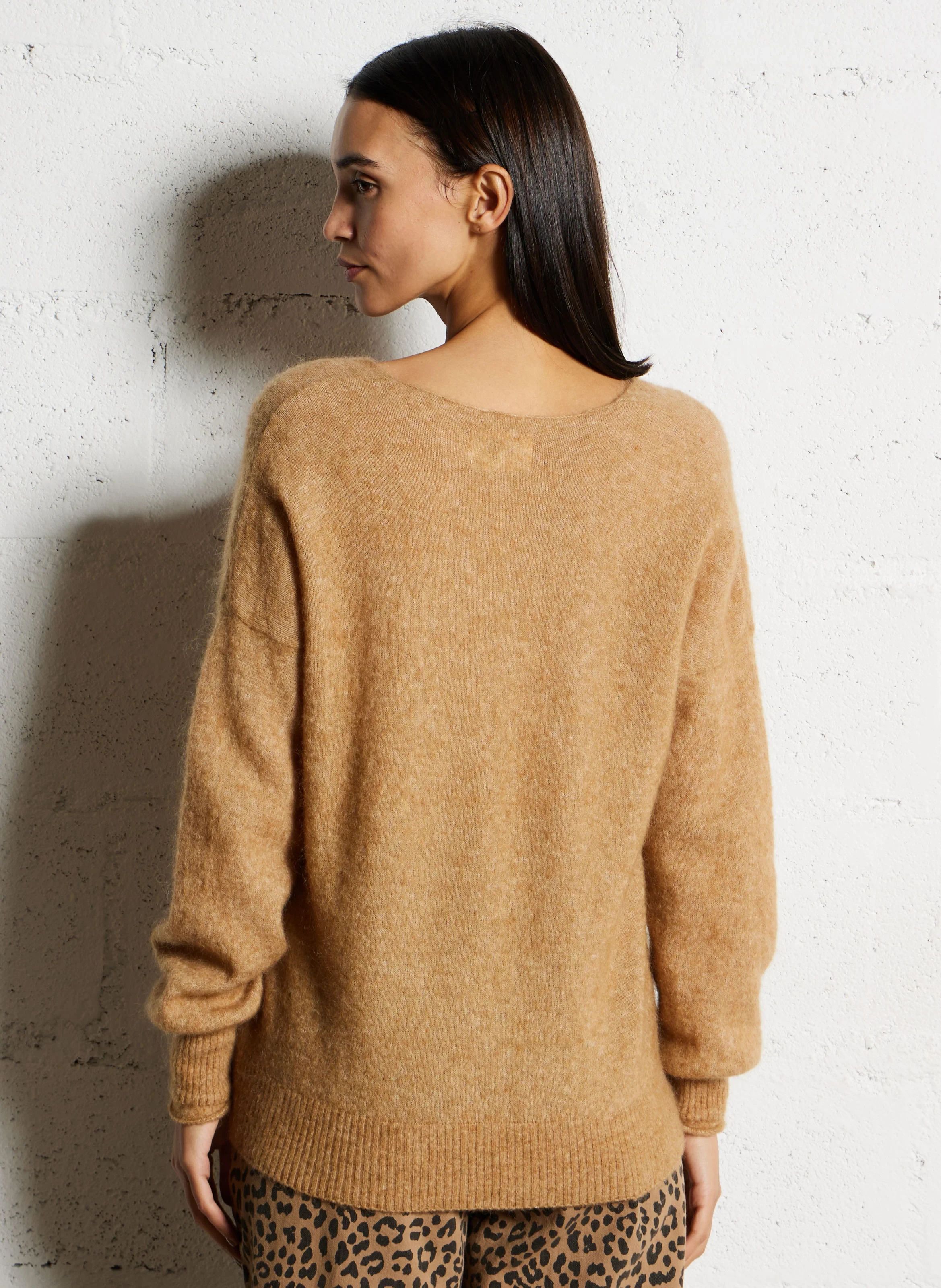 DES PETITS HAUTS Loose-fit wool-blend sweater with V-neck DONALD Brown 5 DES PETITS HAUTS Loose-fit wool-blend sweater with V-neck DONALD Brown
