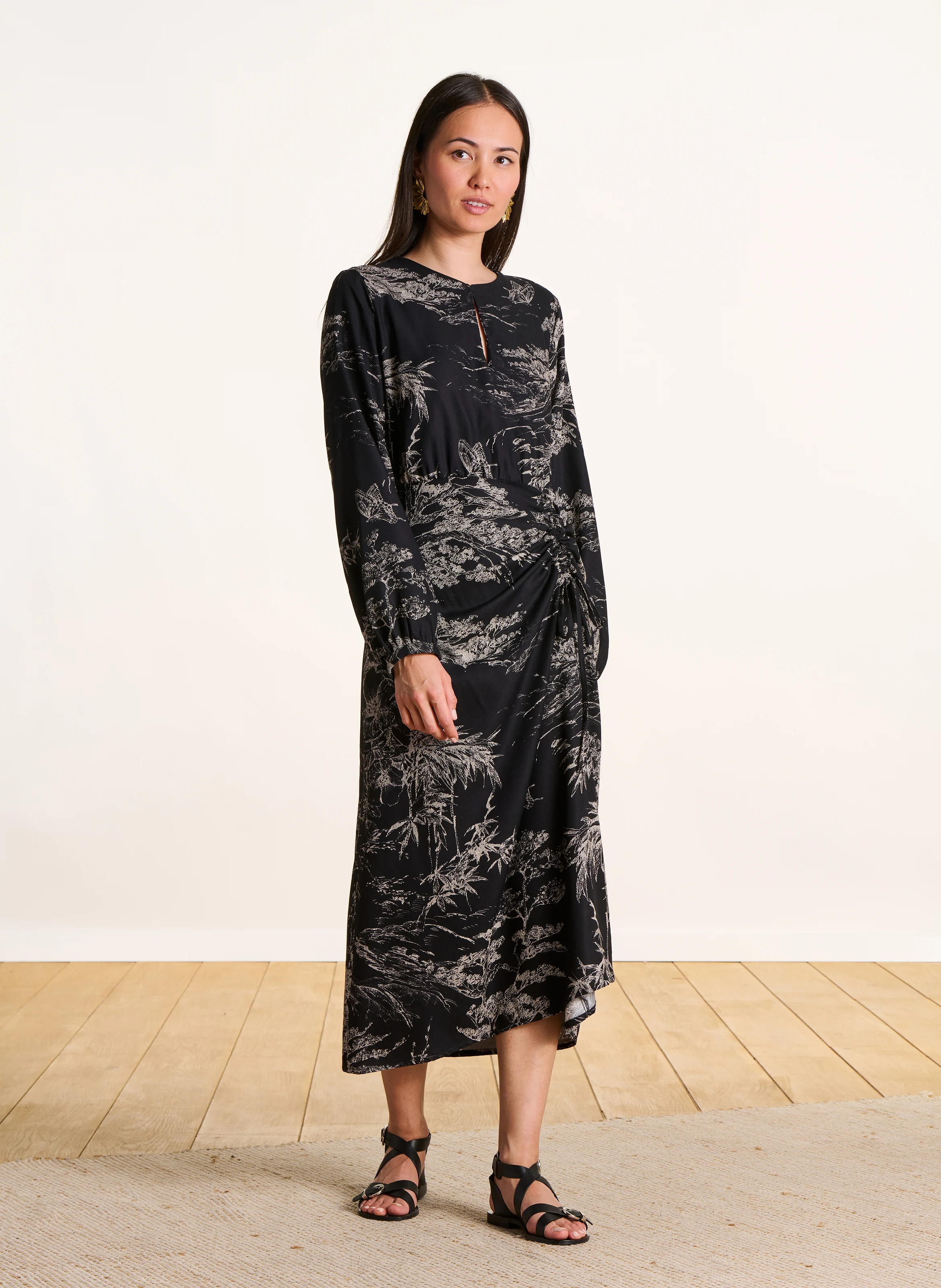 LA FEE MARABOUTEE Round neck midi dress with botanical print Black 1 LA FEE MARABOUTEE Round neck midi dress with botanical print Black