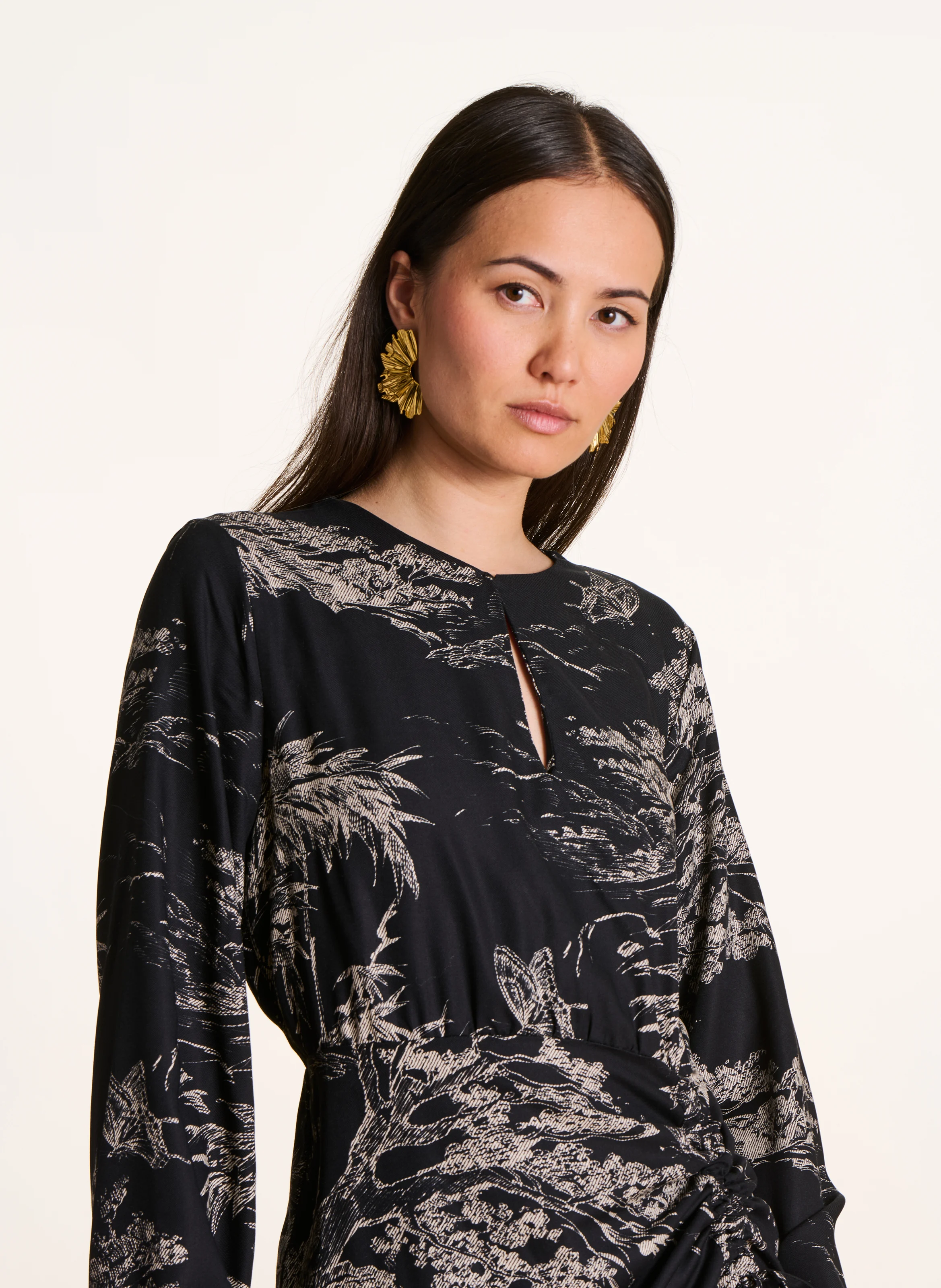 LA FEE MARABOUTEE Round neck midi dress with botanical print Black 3 LA FEE MARABOUTEE Round neck midi dress with botanical print Black