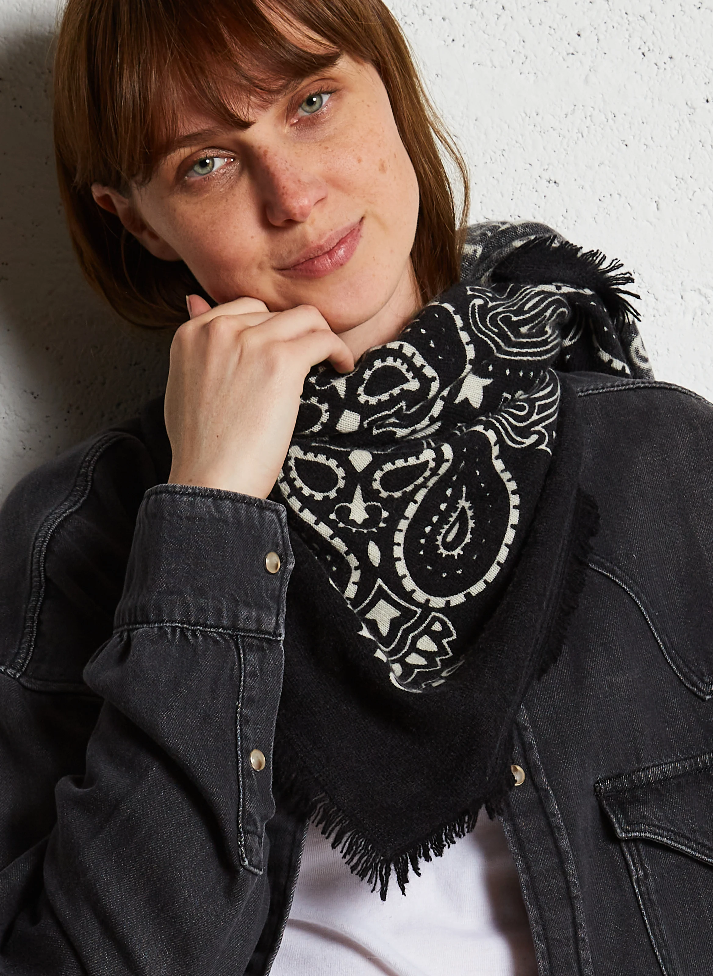 KUJTEN Printed cashmere scarf HACHIKO Black